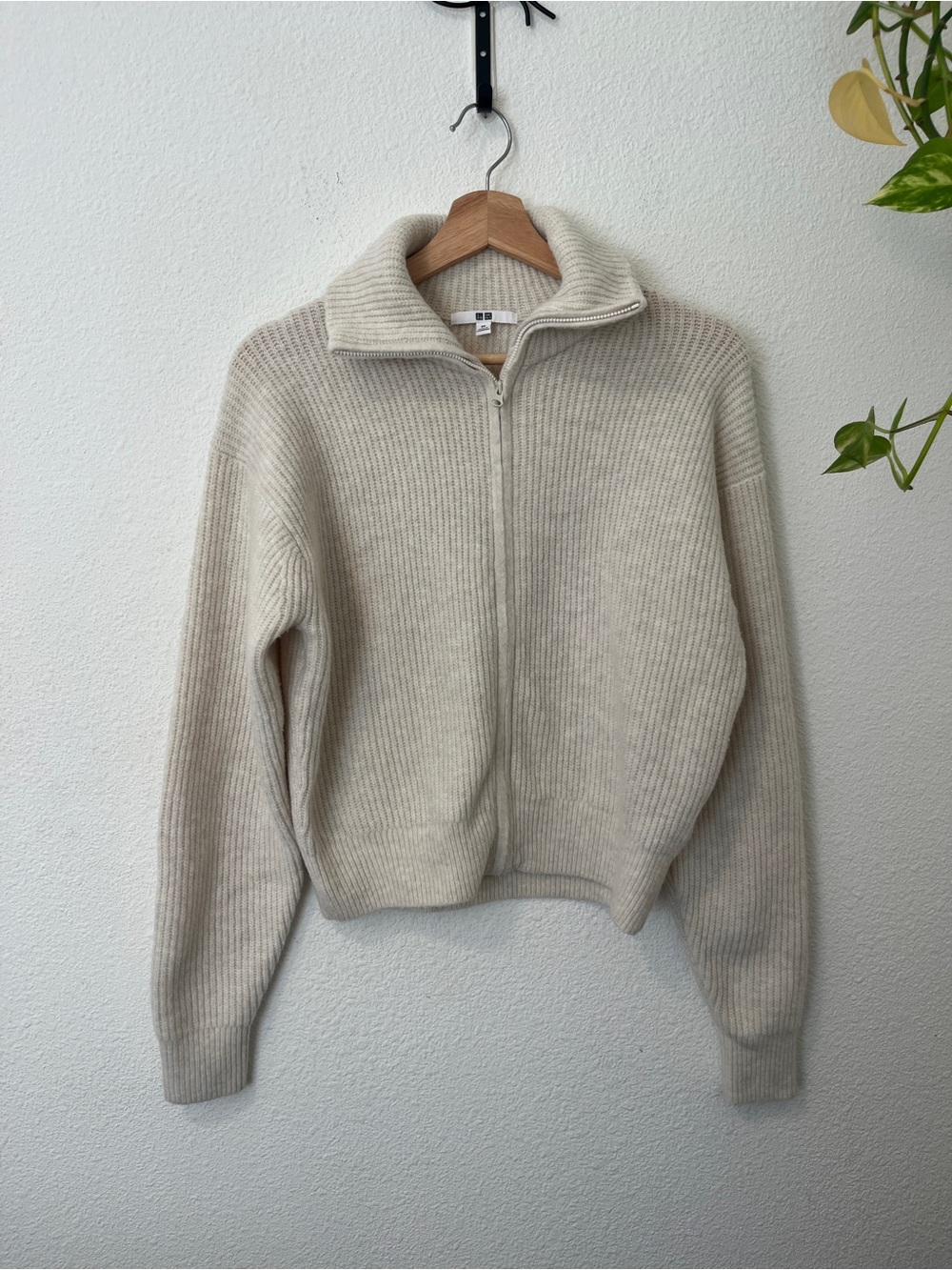 UNIQLO Cream Zip Up Sweater sz XS